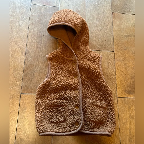 Pair of kids vests size 18months ish - Picture 5 of 7